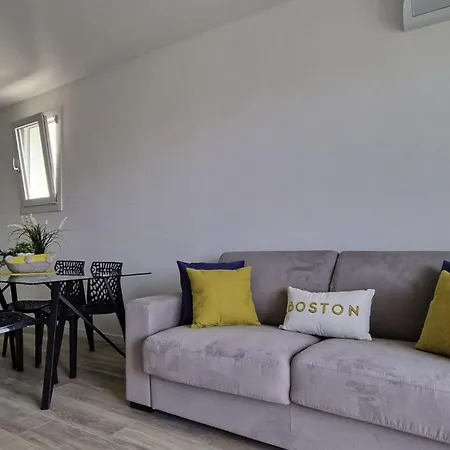 Modern Comfort With A View And Terrace Apartment *
