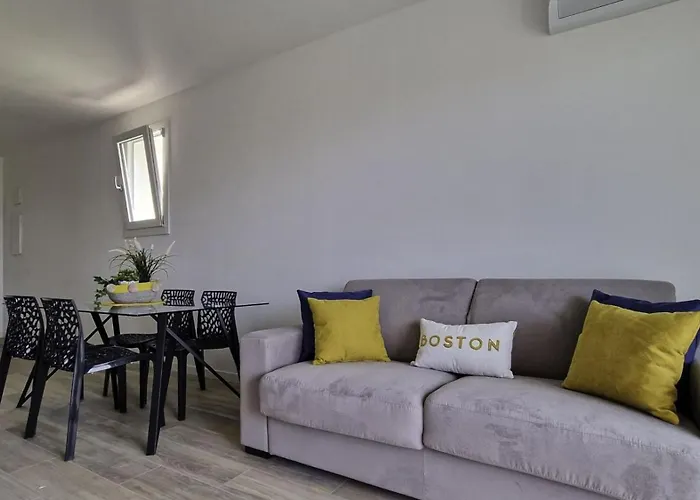 Modern Comfort With A View And Terrace Apartment *